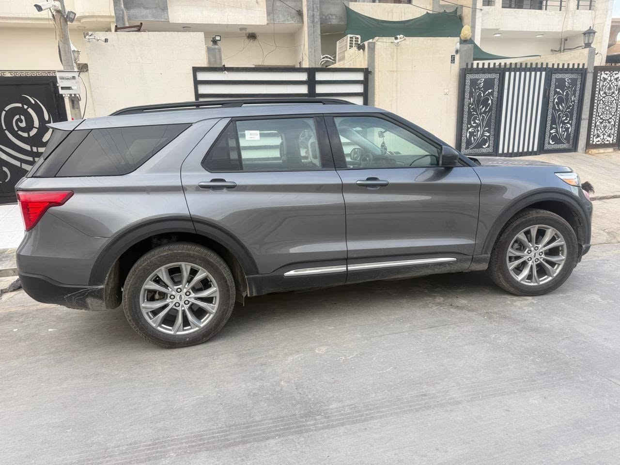 🚘 **بۆ فرۆشتن: فۆرد ئێکسپلۆرەر 2023 – پانۆراما XLT**

• **مۆدێل:** 2023
• **بانۆراما**
•  (مەکینە):** 4 تۆربۆ
•  دەبڵ ئەکسل  
•  (١٤هەزار) مایل رۆیشتوە
‏•سێ ریز کوشن
• شاشە
• کامێرای دواوە
• حەساسی پێشەوە و دواوە
•  بەسمە
‏•خەتی جادە
•  تحديد سرعە
•برێک بەسمە 
•ئۆتۆ هۆڵد 
• پێنج مۆدی لێخورین
• تەبريدی مەرکەزی
• کوشن کارەبایی
•سوکان وکوشن هیتر 
وچەن مواسەفاتێکی تر
پێش وپشتی کەپسە
رسمی حادیسەکەیم داناوە  
تەحویل وغەرامە بەشەرت

**ژمارەی شاسی:** 1fmsk8dh1pgb97002

📍 کەرکووک

📞 **بۆ پەیوەندی و زانیاری زیاتر:** *********** كركوك, العراق
