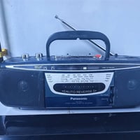 قطعتين • واحد شغال • مسجل راديو