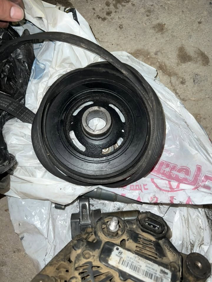 تفصيخ بيدي فاتحهن كل الغراض شغالات شرط الفحص
2 مجاول سيراتو فورتي 10-13
قايش تايم كيس قياس 35-15
داينمو شغال شحنه 12 طبيعي
والپلي  هدية للياخذهن كلهن
***********
واتساب
توصيل كل عراق 5
السعر قيم واخذهن بالعافية
بس بالمعقول
