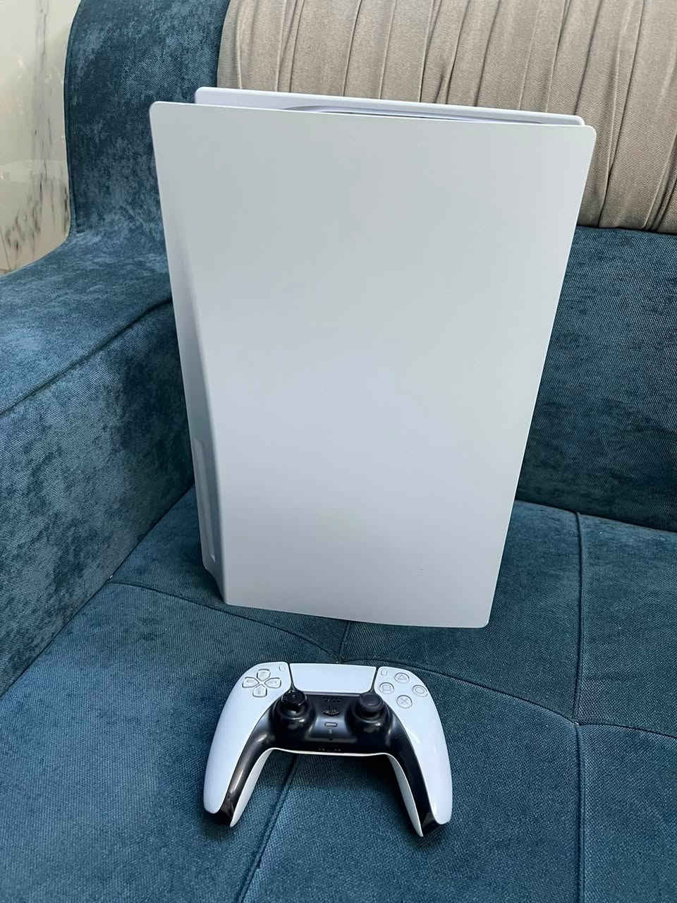 للبيع فقط بلي ٥ أمريكي نسخة السيدي
مستعمل نظيف جدا ،  مكلف بالنشر السعر ٦٠٠ الف 
للاتصال***********
