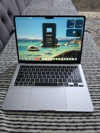 ماك اير M2 • رام ٨ جيجا • SSD ٢٥٦