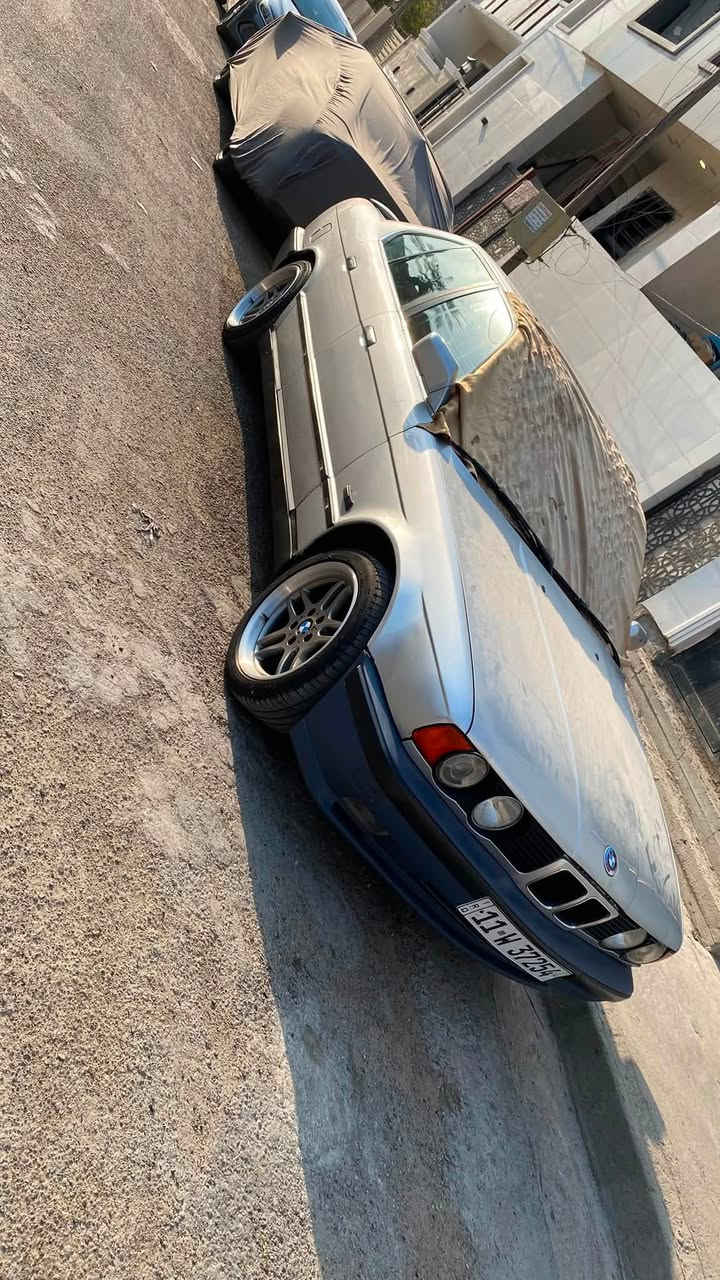 السلام عليكم bmw للبيع
محرك 25 مفتوح  كير اوتو شلعتها تخبل مكينه جديد لا تنقيص ولا تبخير تفصل بيها قطرة دخانه مابيها 
السياره عضمتها كلش حلوه دعاميات M  دوس M شديتهن جدد بعدني ماصابغهن القديمات موجودات نفس اللون ويل M وداخلها حلو ونضيف دوشمه جديده  السياره نقصها بس صبغ دعاميات   وباب السايق تبريد ثلج 
رقم بغداد  دولي سنويه جديده
وهزه  بعدها ماخلصانه و كلشي كامل شرط التحويل
مكاني بغداد الدوره ***********
