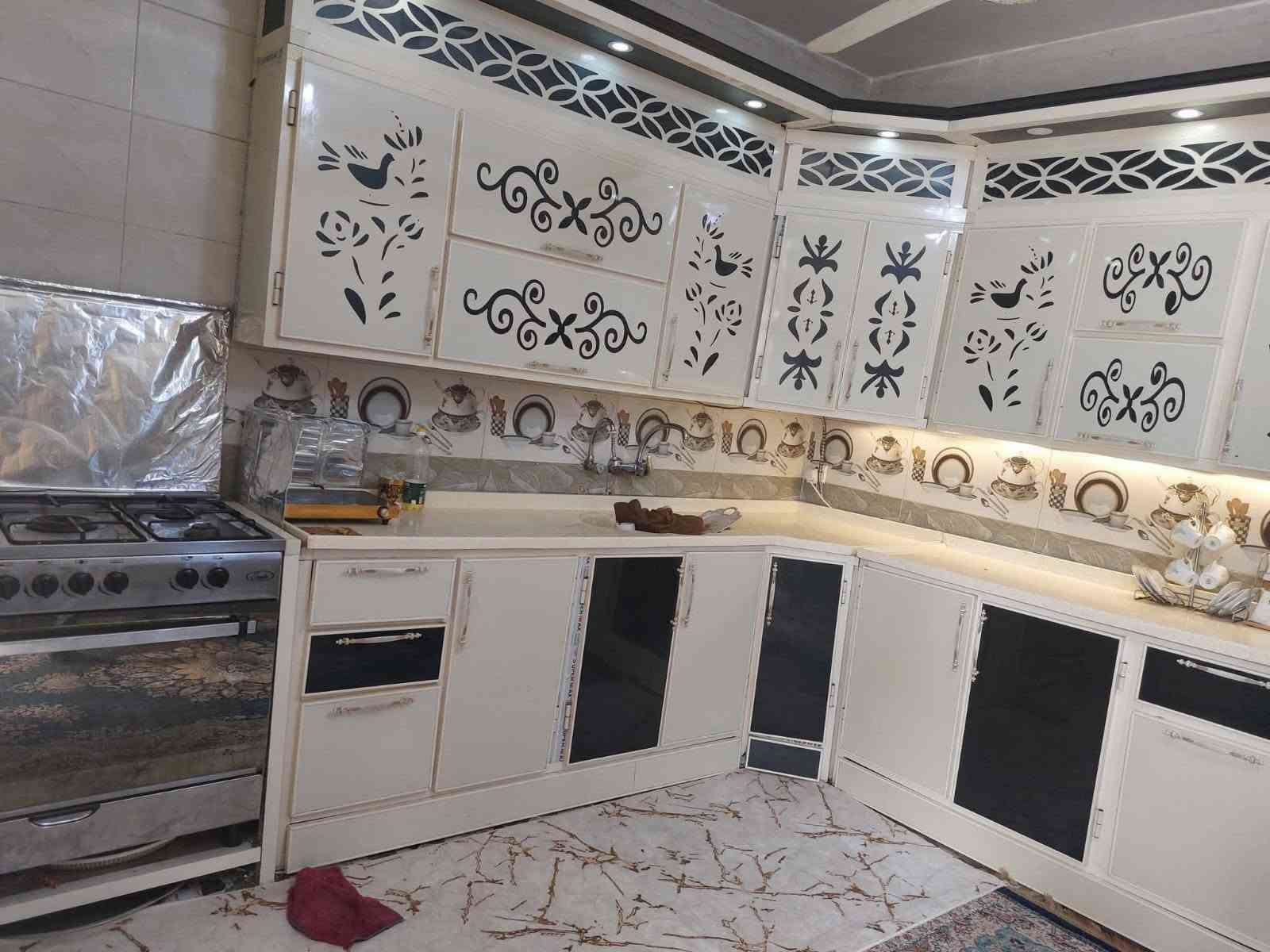 اخوان عندي بيت ٢٥٠ متر سند ٢٥ عنوانه شارع بغداد قرب الخباطة العتبة عمود ٥٢ يرهم بيع او مراوس بسيارة استقبلها من ضمن المبلغ  سعر البيت ١٣٥  بيت جديد للاستفسار ***********
