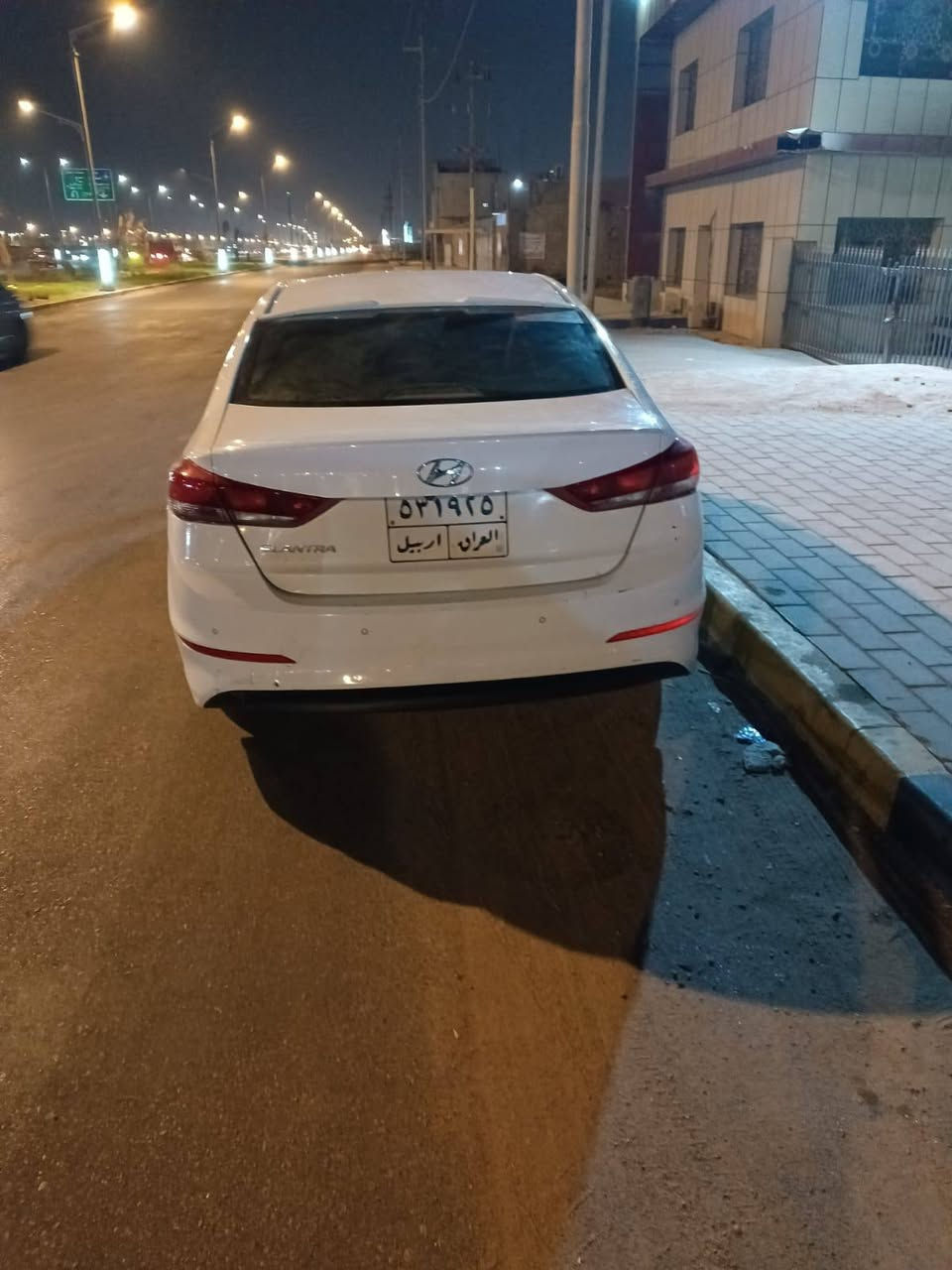 سلام عليكم النترا مديل 17 خليجيه فول ماعده البصمه بيها شخط باب السايق واضح وبارد قليل كد شبر بلجاملق الورره مكينه 1600 ااسعر 115 بيها مجال مكان سياره  بصره قبله مكلف بلنشر موجود وتساب ***********
