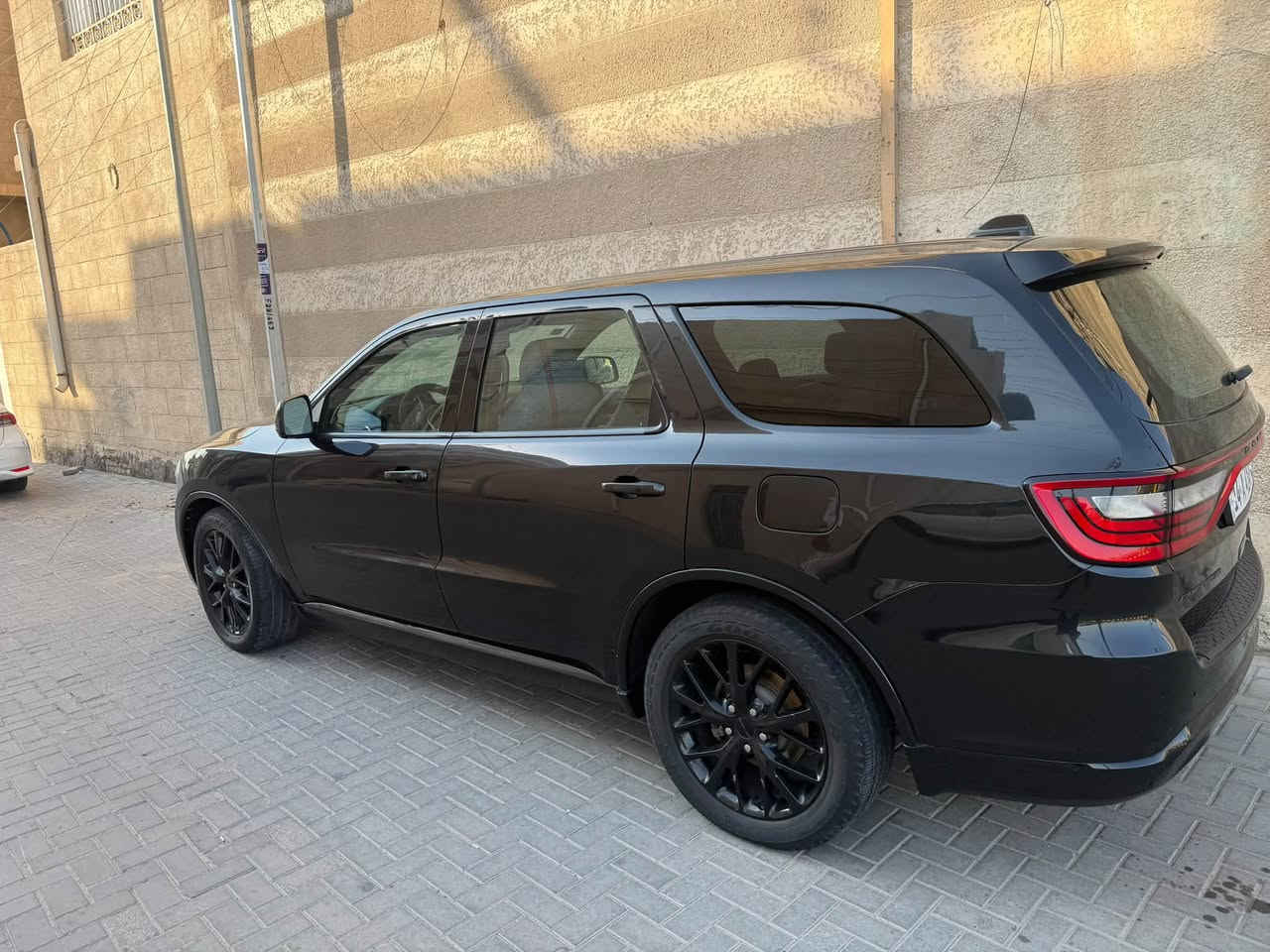 السلام عليكم للبيع 
دورنكو اصل ١٨دخول24
حادثها بيبان عدد٢ وبيها طختين بالجالملغ الخلفي ضالات ع وضعهن وكما هيه موضحه بالصوره 
رقم إنكليزي الجديد شرط تحويل 
ن نقصها حداده سدر والتبريد فابريته فقط 
مكان السياره بصره بصره 
السعر ١٨٠
اتصال فقط ***********
