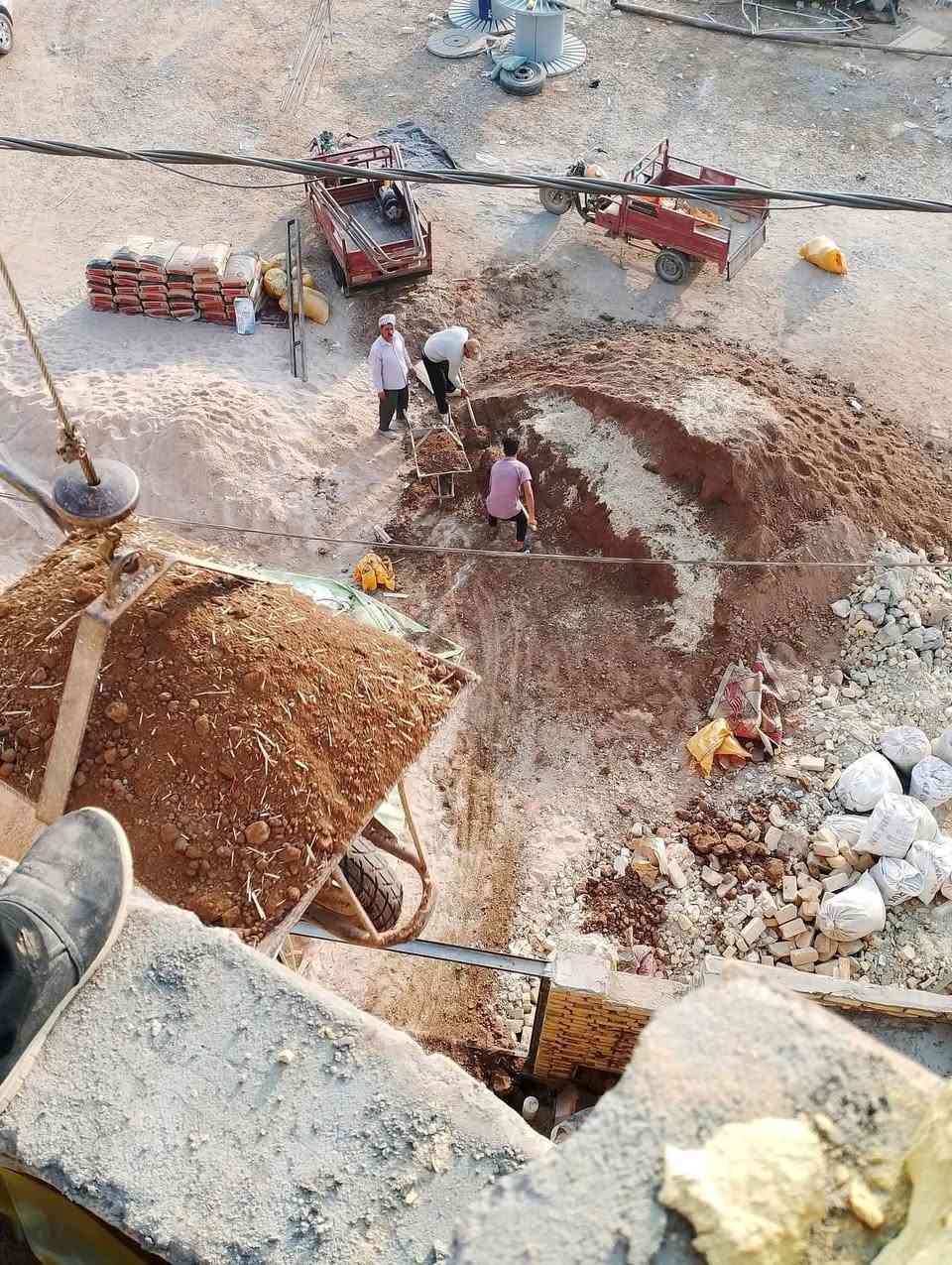 ونج تصعيد تراب صطح وجميع المواد البناء ميسان***********
