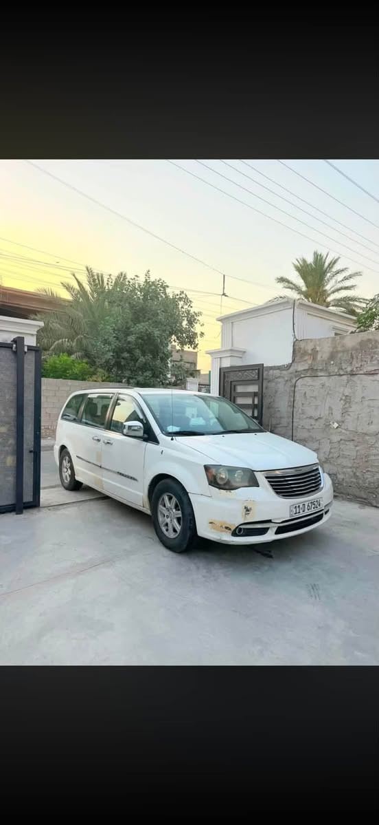 🚗 كرايسلر كرفان موديل 2011 للبيع 🚗
السلام عليكم اخوان، للبيع سيارة كرايسلر كرفان موديل 2011
 بحالة ممتازة وجاهزة للاستخدام.
تفاصيل السيارة:
 الموديل: 2011
 المحرك والكير: 3600 تخم تاير جديد
 المسافة المقطوعة: 150 ألف ميل
 الرقم والأوراق: رقم بغداد والسنوية جاهزة
 اللون: أبيض
 الداخلية: مقاعد جلد ونظيفة جداً
 المواصفات: تحكم ستيرن، تكييف ، شاشة، كراسي مريحة (بدون فتحة سقف)
 الضرر: فقط الموضح بالصور (شغلات بسيطة ودعامية) والضرر صار داخل العراق  
 💰 السعر: 110 وبيها مجال 
 📍 المكان: بغداد
 📞 للتواصل ***********
