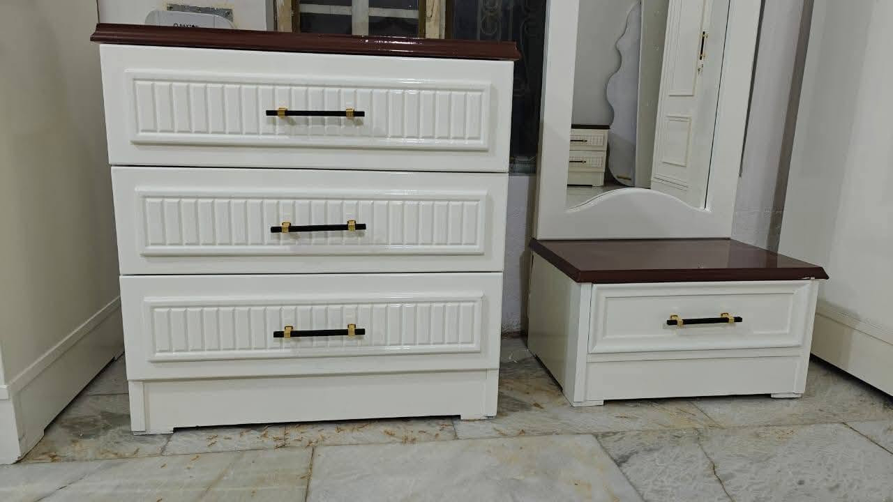 مساء الخير والعافيه متابعين الصفحه
طلب احد زبائن اهذ الموديل
غرفه ام ٥ أبواب 
الموديل تركي الشغل عراقي درجه أولا
كل شغل الغرفه صاج خمسه ملم وجهين
الصبغ حراري مال سيارات نشتغل حسب الطلب
نجاره علي الجرياوي
بابل الحمزه الغربي
*********** واتساب
