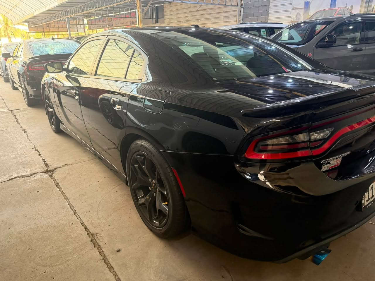 السلام عليكم عندي جارجر SXT بلص فول مواصفات موديل 2020 بصمه تشغيل فتحة سقف جلد كشنات حار بارد كشن ذاكرة تشغيل عن بعد ماشية 72 الف حادثها مال امريكا جاملغ وبنيد وبيها بالعراق جاملغ خلفي وباب السعر 17800 للاتصال ***********

