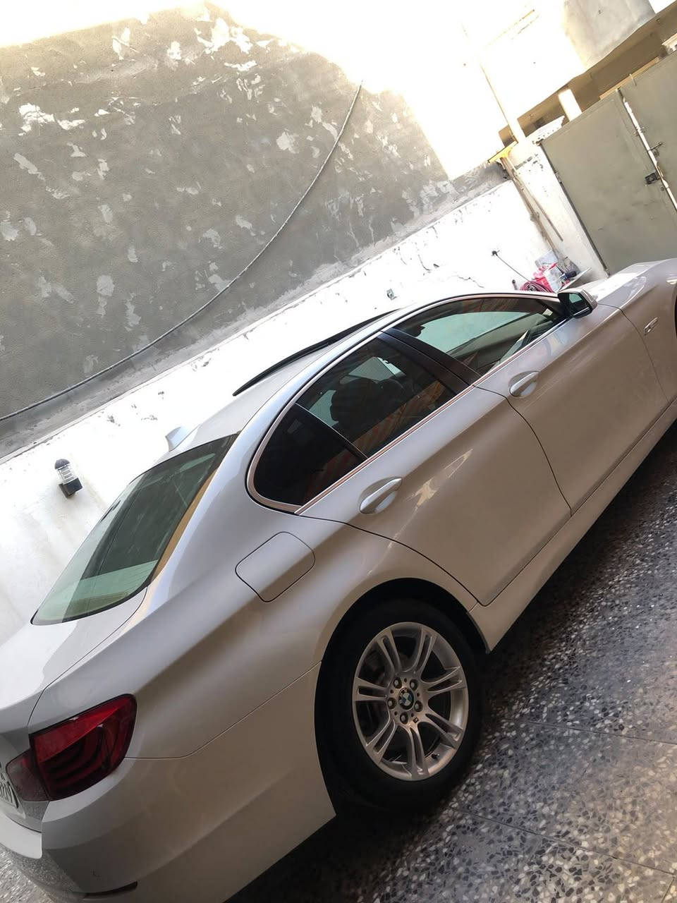 السلام عليكم …
BMW / F 10 / N 53 / 2012 
اوربي محرك 6  سلندر تنفس طبيعي فول مواصفات رادار حساس امامي خلفي بصمه خمس بردات مري شفط برد كهرباء تبريد قطعتين وتحكم جهتين بالتبريد سياره مواصفاتها فول جاهز من كلشي مابيه نقص انشاءالله بسمي رقم بغداد ماشي ٩٤ الف كيلو بيها تبدين قطعتين بلادي بنيد وجاملغ بدون دواخل  السعر المطلوب ١٧٥٠٠ الف دولار ونص وبيه مجال اي استفسار اني حاضر *********** /// *********** /// 
مكان السياره الفلوجه
