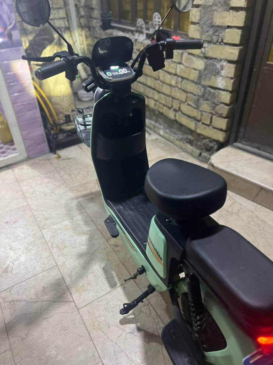 السلام عليكم
دراجه شحن مستخدمه شهرين
تركته و هسا البطاريه كايمه  يعني يرادله بطاريه
راايدها ب ٢٢٥
للتواصل خاص او ***********
