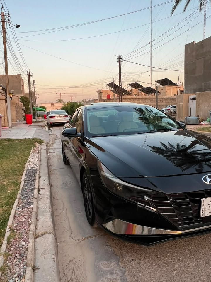 السلام عليكم النترا 2021 للبيع السياره نضيفه مابيها اي نقص ماشيه 116 k ضربتها حلوه السعر 140 وبيها ومجال الرقم *********** تحويل مباشر السياره بأسمي
