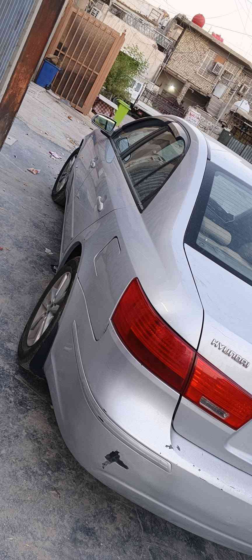 سلام عليكم سوناتا موديل 2010 وراد امريكي محرك 2400 دوش بيها قطعتين صبغ جاملغ الامامي وجاملغ الخلفي بدون دواخل 
بسمي تحويل مباشر العنوان بغداد البلديات 
باقي سيارة كفالة 
السعر 95 وبيها مجال بسيط 
الاستفسار ***********
