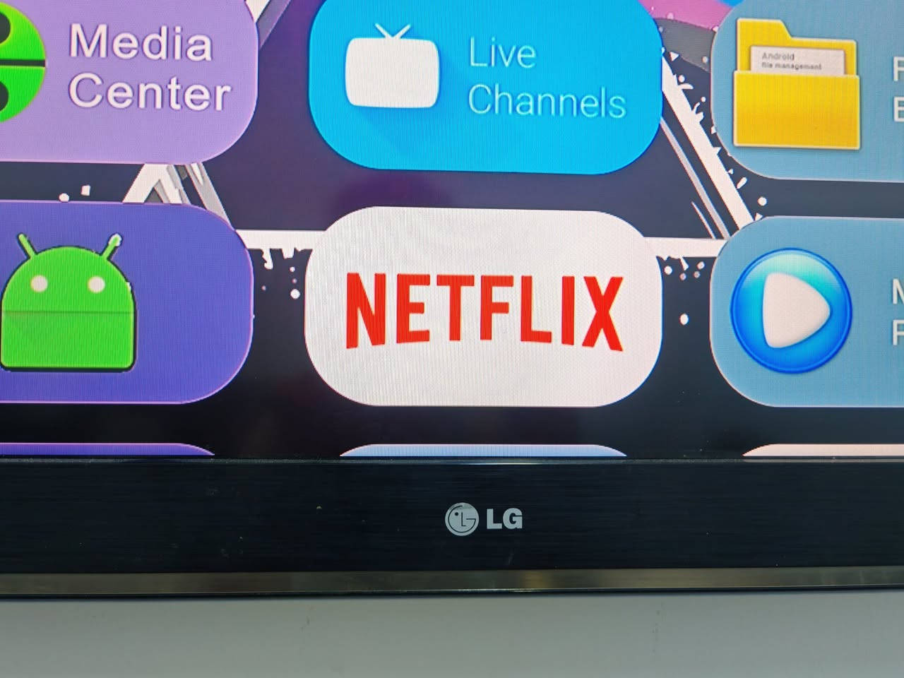 تلفزيون بلازما LG للبيع حجم 42 كلة شغال سعر 70 بي مجال
