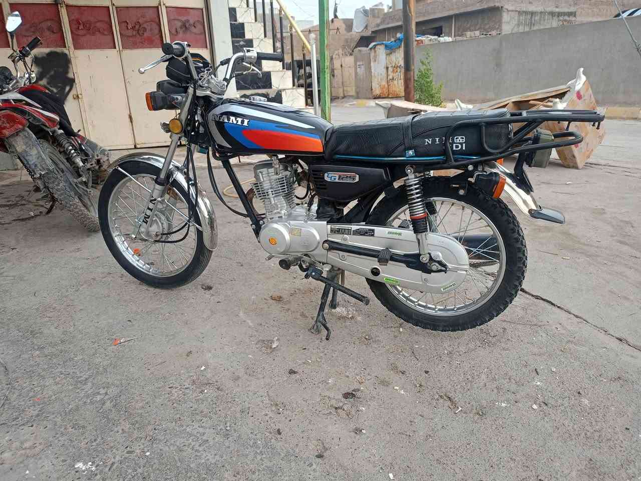 ماطور للبيع نامه امتياز موديل 25 اوراق محرك كله شرط كهربائيات كل شغال السعر 600وبي مجال 
الاتصال ***********
