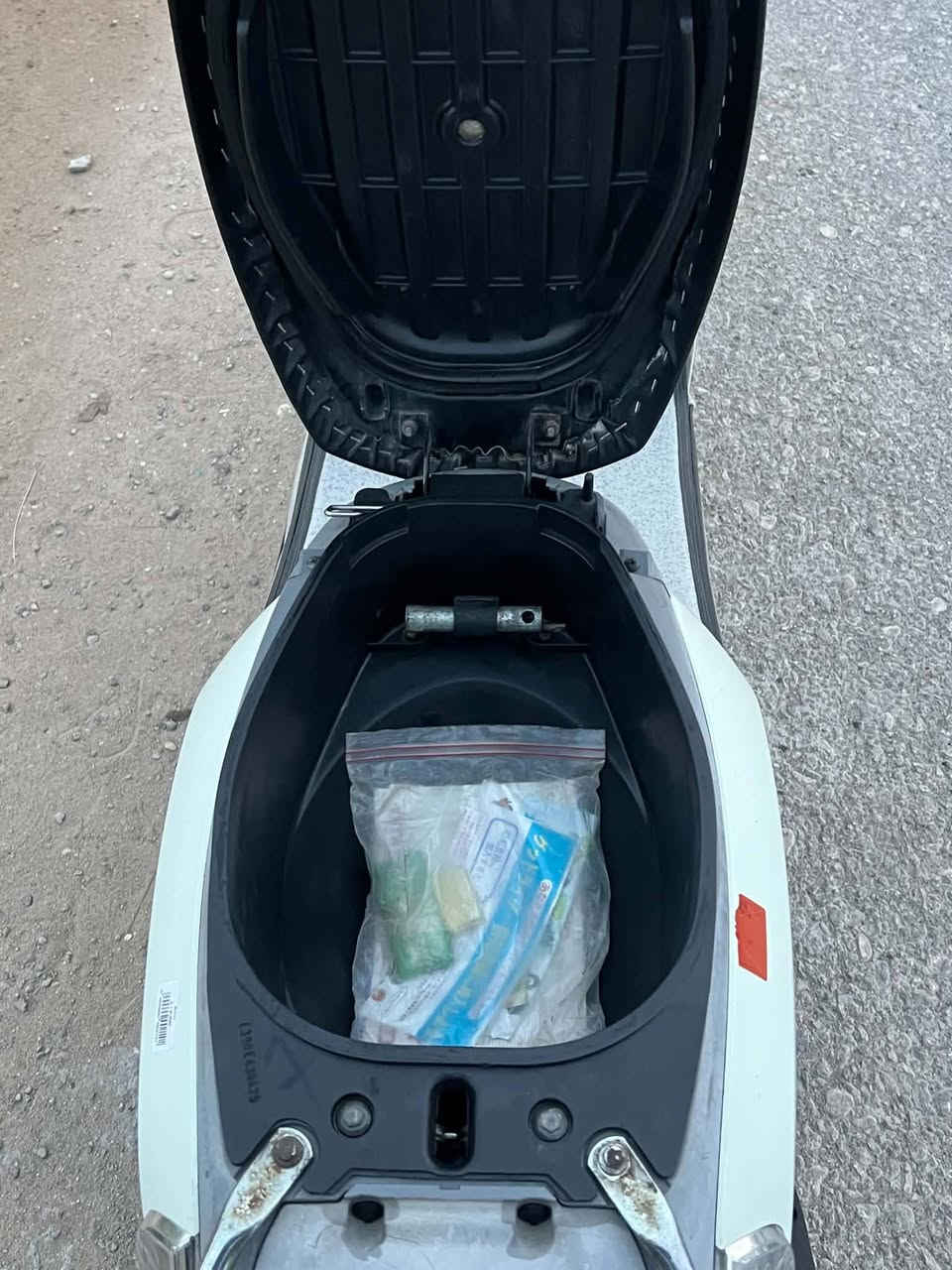 بوليس • حليبي • ٢٠٠٨