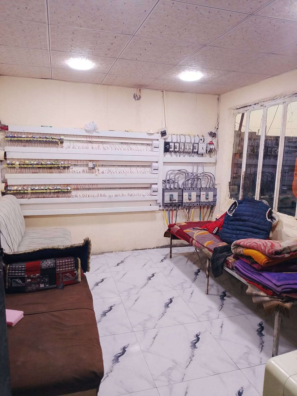 موقع البيع حي النضال الحمل 850امبير يحتوي على مكاين افيكو 2    120  مسجله 175كيفي    مكانه جزره الاستفسار الاتصال ***********
