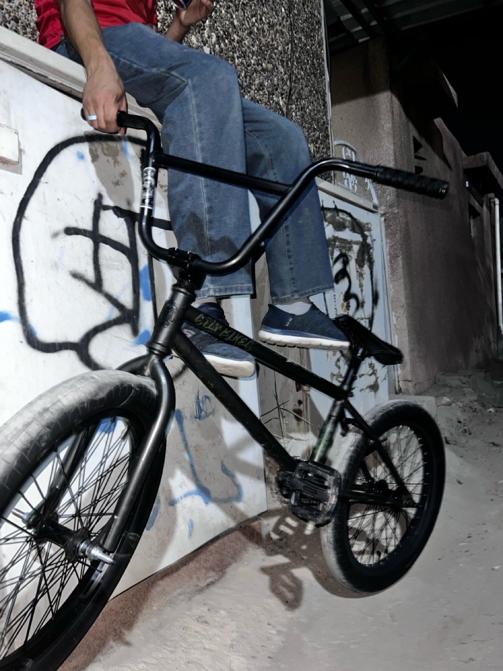 (متوفر الان bmx)
سلام عليكم احبتي ليوم جبتلكم بايسكل bmx جديد شكاكي 
ماركه عالميه (STOLEN) فول وزنه خفيف ريشه يتحمل وزن ثقيل سارع قبل الحجز !!
الاتصال والاستفسار ***********
👇👇 المواصفات 👇👇
نوع الماركه : BmxSTOLEN ، بي ام اكس ستولن
سعر ثابت : 250 الف دينار عراقي وتوصيل مجاني فقط بغداد
!!
حجم البايك : 20.75 عالي
وزن البايك: خفيف 9كيلو غرام / يتحمل وزن ثقيل 75 وأكثر
تايرات : اصليه حجم 20.40 عراض
وياله : طبقتين عراض مكينه يمنه صوت عالي
ركبه وسكان : عاليات 
الكشن : نوعيه فلاي جلد
توجد خدمة توصيل بغداد فقط