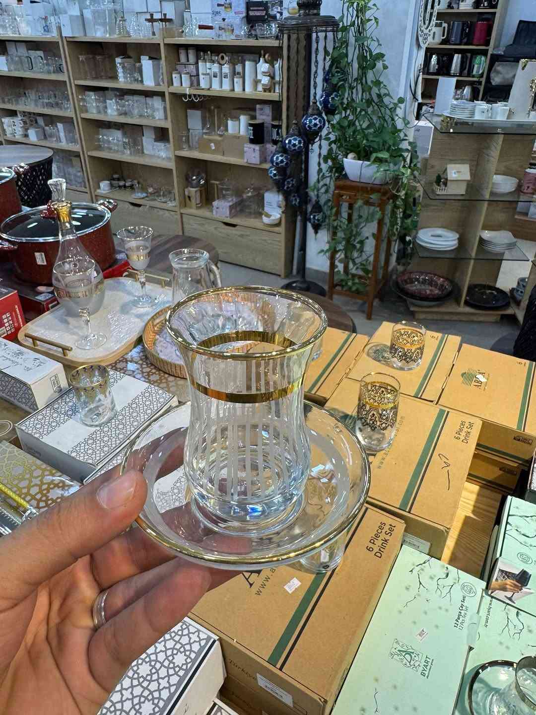 مجموعه كبيره ومنوعه من سيت استكان 
سيت استكان 
سيت فنجان 
سيت كلاصات 
العنوان / حله _شارع 40 جهة باب الحسين - مدخل -بستان الحلو

تتوفر خدمه توصيل الى كافه انحاء العراق 🚚
‏‎للحجز والاستفسار يرجى مراسلتنا على الصفحه⁩⁩⁩

نص مكتوب في الصور:
- 36.000
- 468.000
- 32.000
