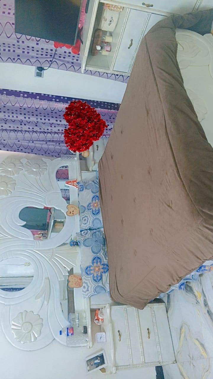 السلام عليكم غرفه للبيع الصاج لون ابيض شغل عراقي المكان الطي الكاظميه السعر 350 وبيها مجال. ***********

نص مكتوب في الصور:
- ٩:٣٨ ص