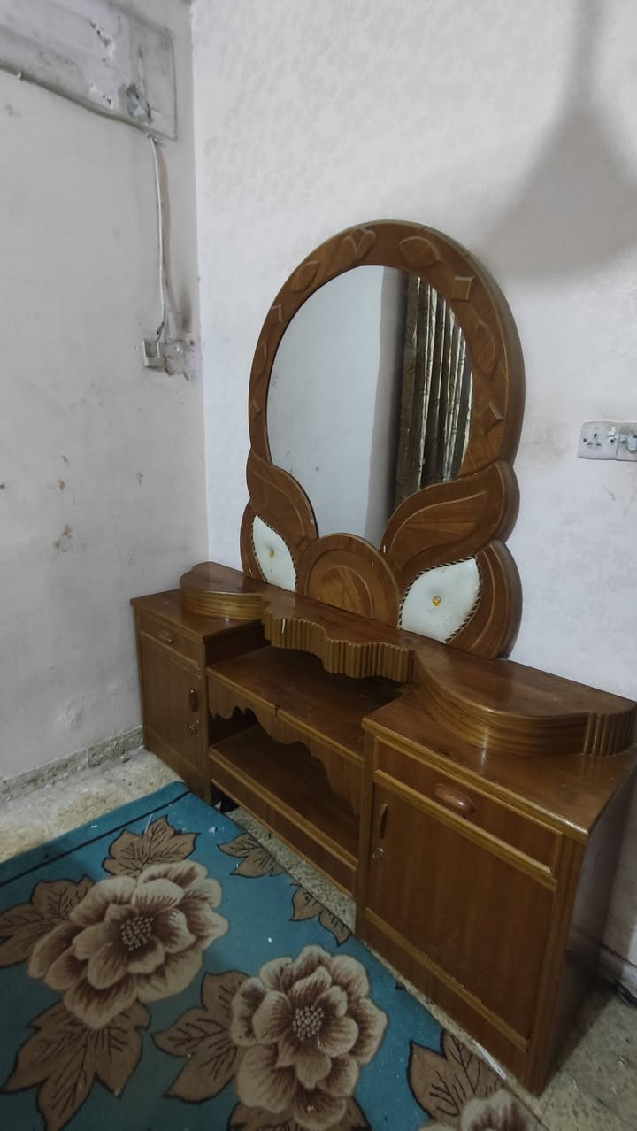 غرفه نجاره خشب نظيفه
جربايه
كنتور ٦ بيبان
زاوية ملابس
مرايه ضخمه
رقم الهاتف ***********
