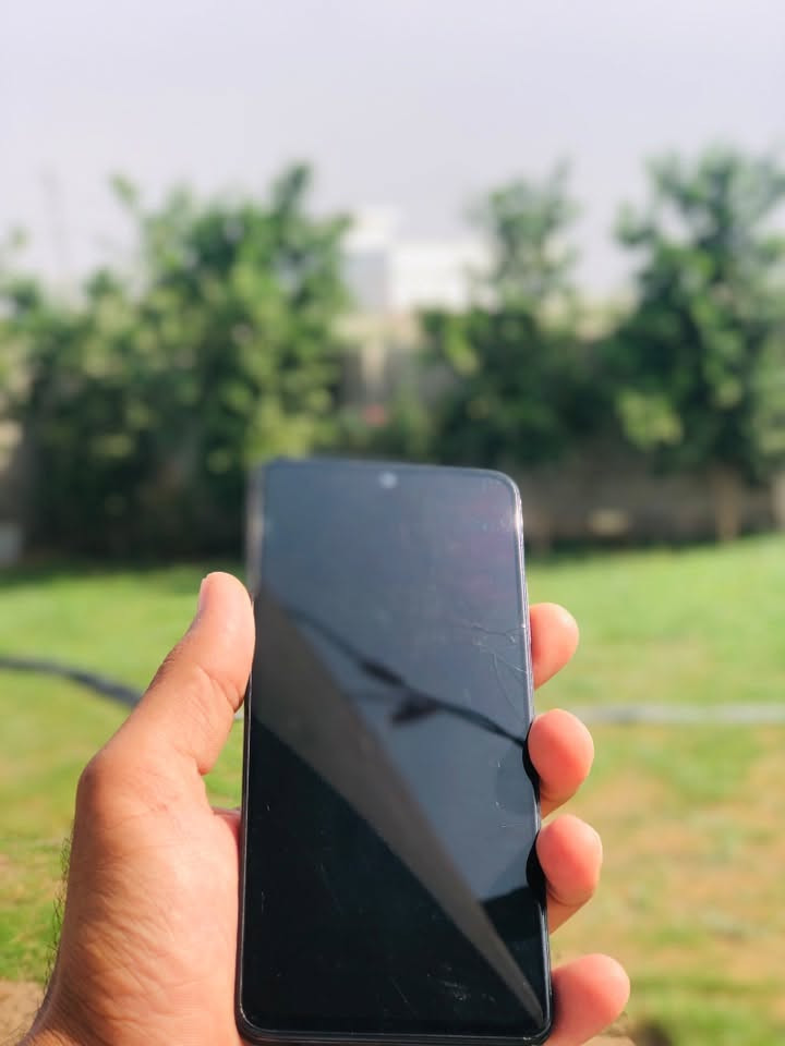 بوكو X4 برو • شاشه مكسوره • تلفون مرتب