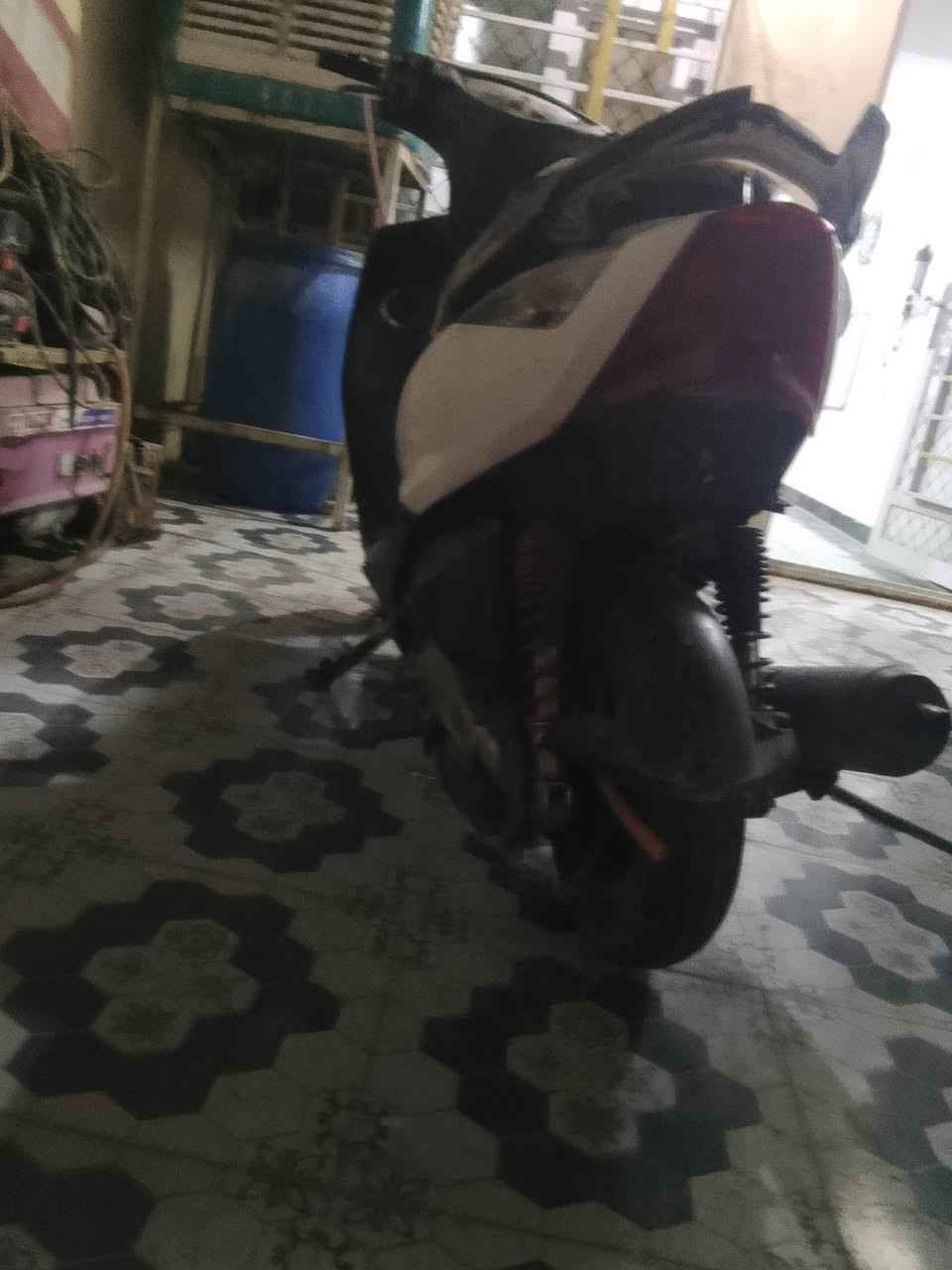 سلام عليكم ثعلب لبيع بيه كلجات رياضي بيه شلعه شك الكاع ومعدل حلو نكره سلف بكل وقت سعر 325 وبيه مجال مكاني بغداد الدوره ***********
