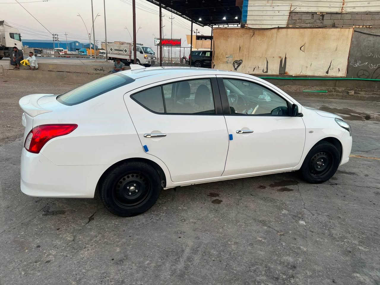 نيسان سني هندي مديل 25 بيهه ضربه با الجاملغ الخلفي وباقي السياره كفاله 

‭***********‬ البصرة, العراق
