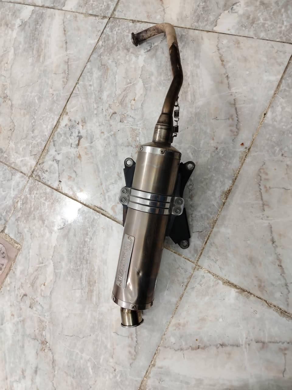 متاح عندي غراض نوزل مال ادرس وعدي جويتر مال صفر ٨  وعدي صارنصه رياضي هاذه رقمي ***********
