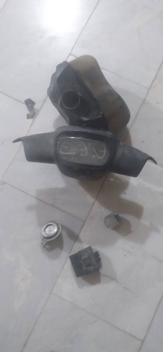 السلام عليكم تفصيخ زعره ضفيره تانكي سوادات كفرات جوزه خطين قفل اكسل وعندي جنطه مامصوره وراجز سلف وعندي جميع انواع القمجيات من بريك من بانزين من قفل جنطه من كلشي وعندي كتف وعقل هورن اسعار مناسبه عنوان ديوانيه مركز مدينه ***********  واتساب
