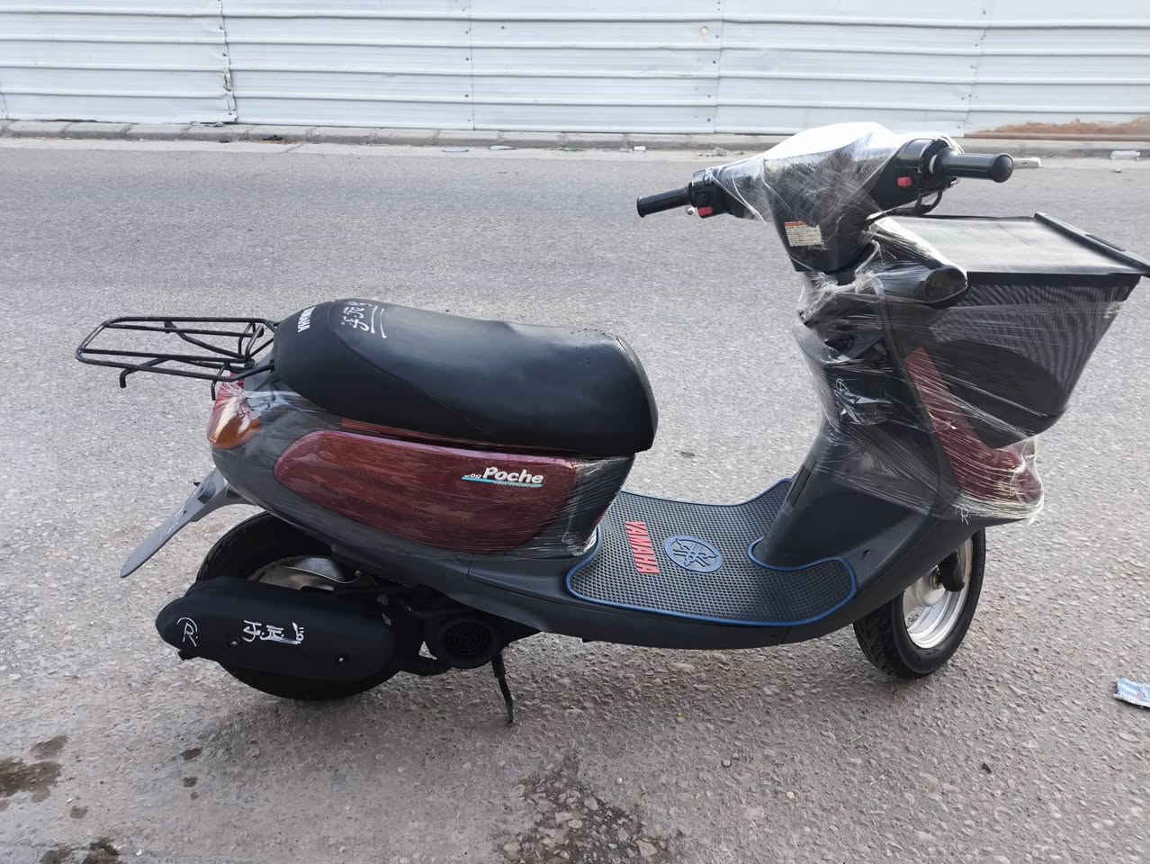 🛵 للبيع | منغولي   ياباني أصلي 🇯🇵
دراجة ياماها  وارد يابان، نظيفة وجاهزة للاستخدام اليومي، اقتصادية بالوقود وعملية داخل المدينة.
المواصفات:
✅ الماركة: Yamaha (منغولي )
✅ الموديل: Aprio (2007) 
✅ بلد المنشأ: اليابان
✅ المحرك: 60cc ثنائي الأشواط (2T)
✅ تبريد هوائي
✅ تشغيل سلف وهندر 
✅ ناقل حركة أوتوماتيك (CVT)
✅ فرامل أمامية وخلفية
✅ استهلاك وقود اقتصادي جداً
✅ خفيفة وسهلة القيادة
✅ مساحة تخزين أمامية
✅ حامل خلفي
الحالة:
✔️ المحرك يشتغل بسلاسة. دراجه حاويه جديدة ابلديه بل كامل  برغي ما مفتوح بيها 
✔️ الهيكل حاويه جديد.
✔️ الإنارة والإشارات تعمل.
✔️ الإطارات بحالة جيدة.
✔️ جاهزة للاستخدام مباشرة.
💰 السعر:( 950) 📍 الموقع: (كربلاء) 📞 للاستفسار: (***********)
