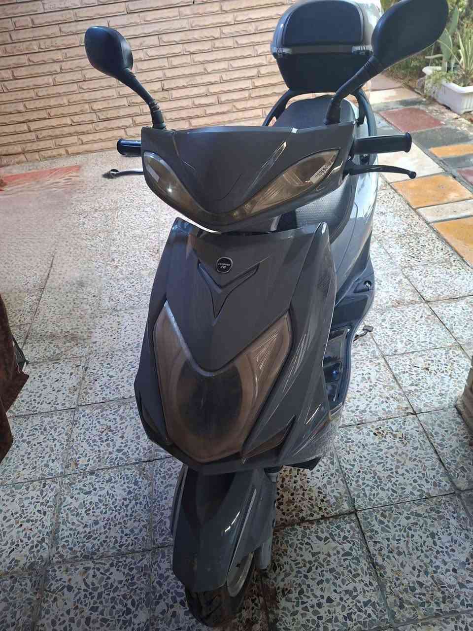 دراجه صيني عاطله للبيع مكانه حله شارع 80 موبايل 
***********

