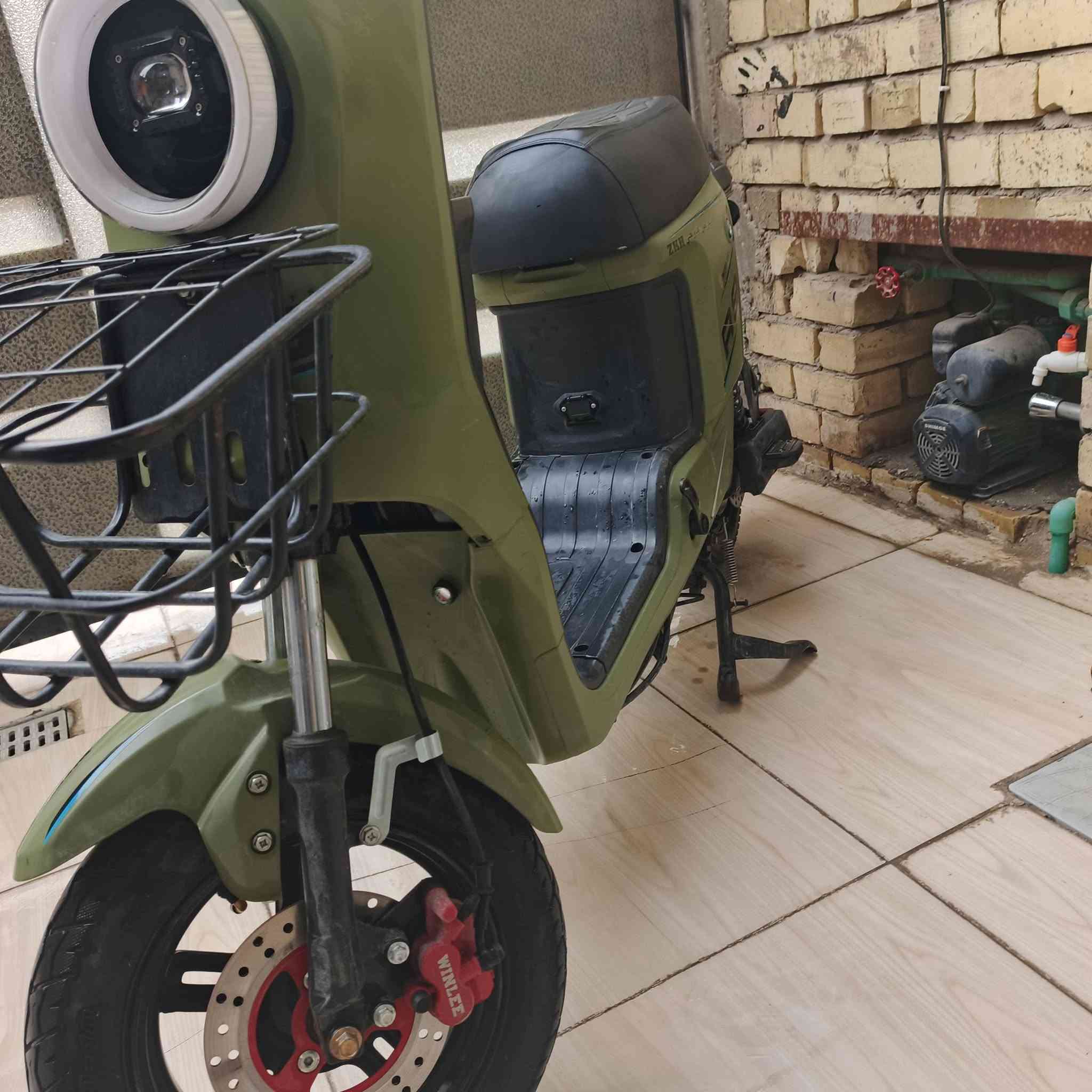 دراجه R9 موديل 2024 5 بطاريات ليثيوم دبل سرعه 55 حقيقي العنوان بغداد زعفرانيه اربع شواع السعر 300 الف للتواصل ***********
