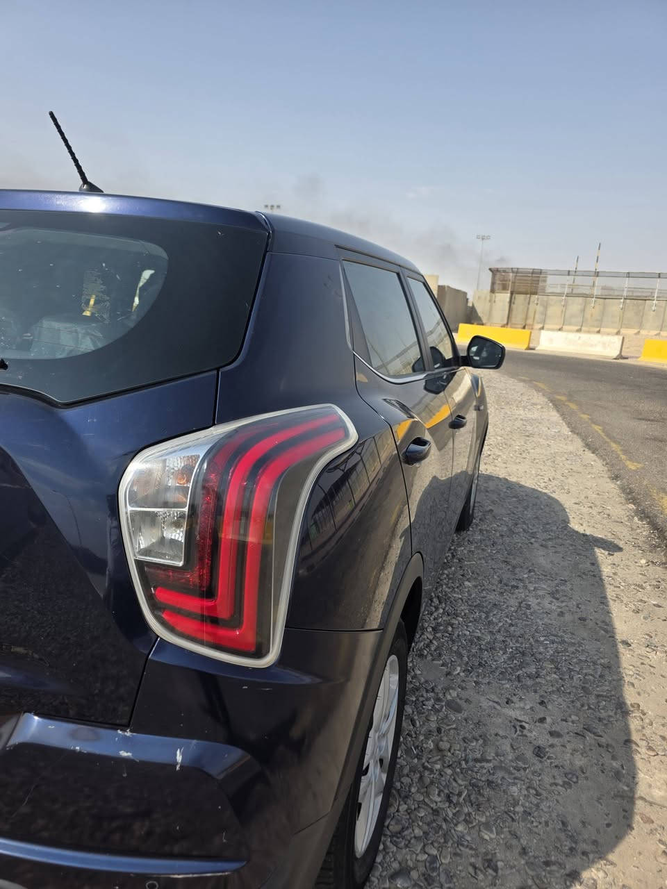 السلام عليكم سانك يونك تيفولي موديل ٢٠٢٢ سيارة جديده جدا جدا مكفولة عدا بارد قليل بالباب الخلفي مكان السيارة البصرة الطويسة للعلم بسعر مناسب جدا بسبب الضروف للاستفسار الاتصال على الرقم *********** والاسيا ***********
