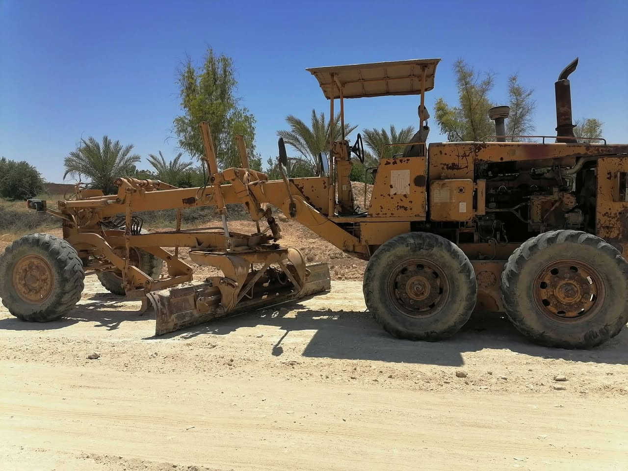 السلام عليكم كريدر ٨٢كوماتسو اتومتيك المحرك خمسه ونص كير ومجموعه جيده منفيست مكانه الانبار للإستفسار الاتصال *********** غير متواجد على الفيس
