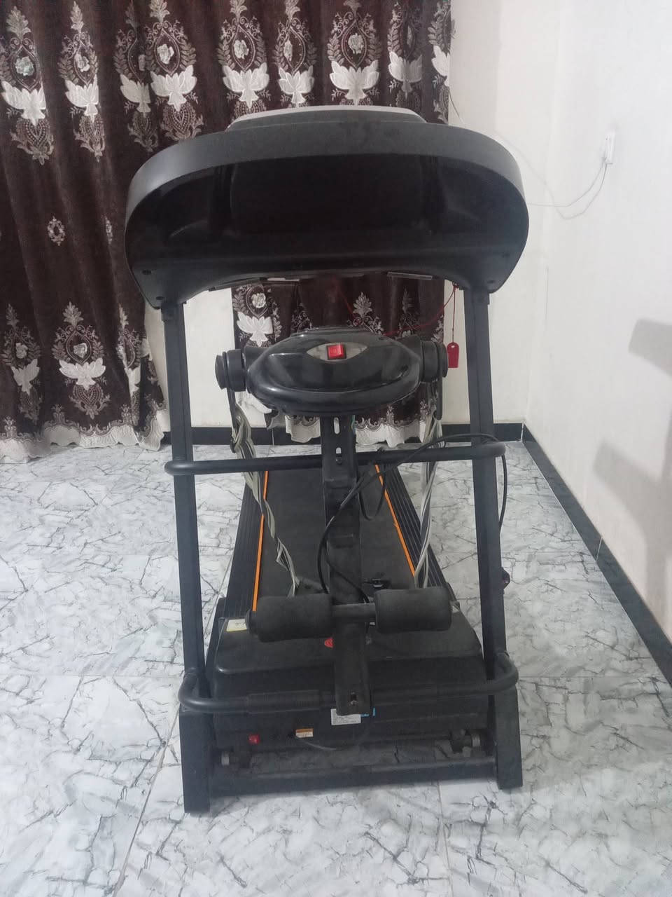 السلام عليكم
جهاز ركض منزلي
نظيف مستخدم قليل 
السعر:350 وبي مجال
عنوان بغداد الرئاسه شارع عشرين
للتواصل:***********
