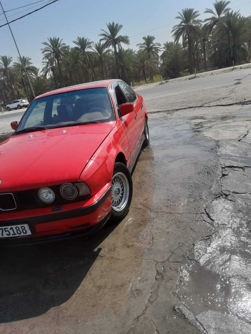 سلام عليكم بيم 525    رقم بغداد انكليزي 
سياره نضيفه حيل مكانه بغداد اليوسفيه 
كير عادي اصل 
محرك مفتر يطق سياره شغاله وتمشي تخم تاير جديد غرفته جديده   محرك مفتوح 

السعر.     39قفل.   ***********
