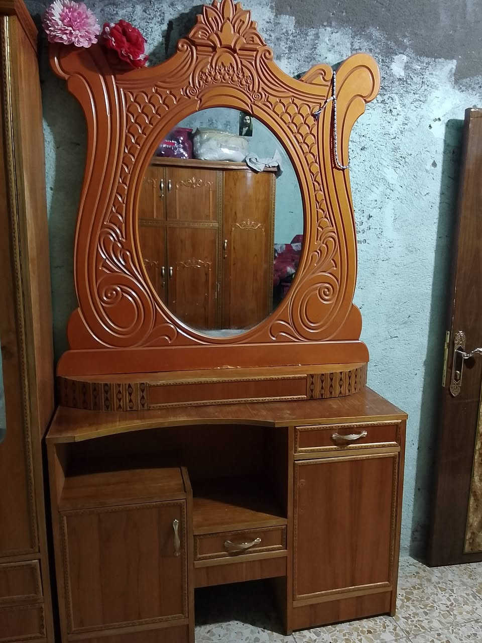 سلام عليكم غرفه نوم عراقيه صاج كامله مابيها ضرر بعدها نظيفه عوزها ملاحظات بسيطه للبيع سعرها ب600وبيها مجال العنوان بغداد  حي النصر 
***********
