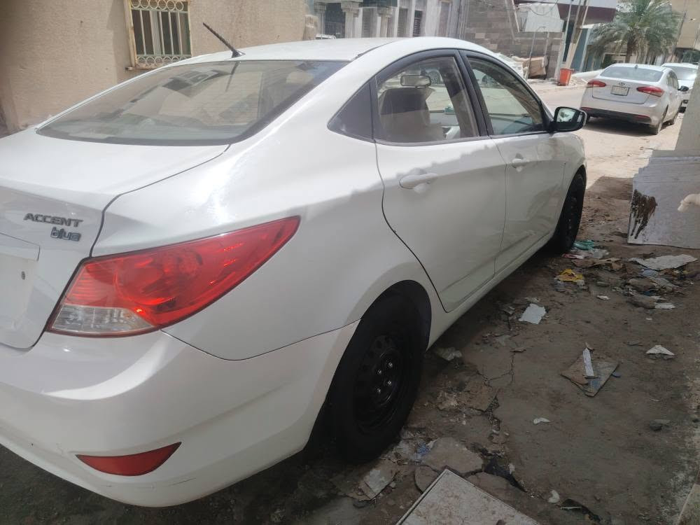 هونداي اكسنت موديل12 بصره مرحله اليف ال28 محرك1600 تبريد بي ضعف  سياره كفااه بيه صبغ دوس وربع جاملغات اماميه اثر خياس، والباقي مكفول السعر75 ومجال قليل ***********  مكان سياره بالعشار شارع الاستقلال البصرة, العراق
