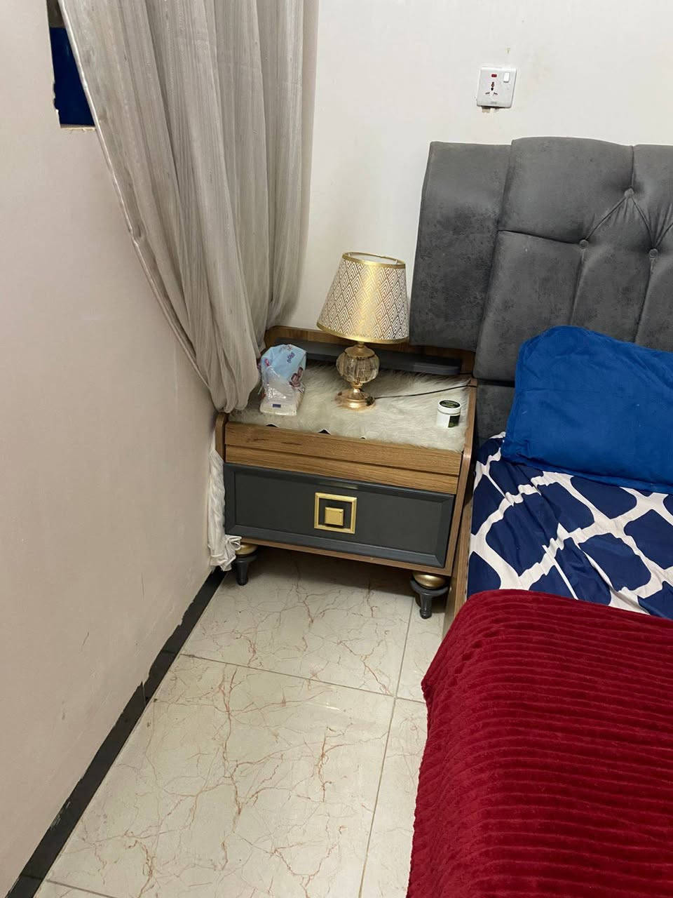سلام عليكم غرفه للبيع مثل ما موضح عدكم سعر 650 عنوان بغداد الامين ***********
