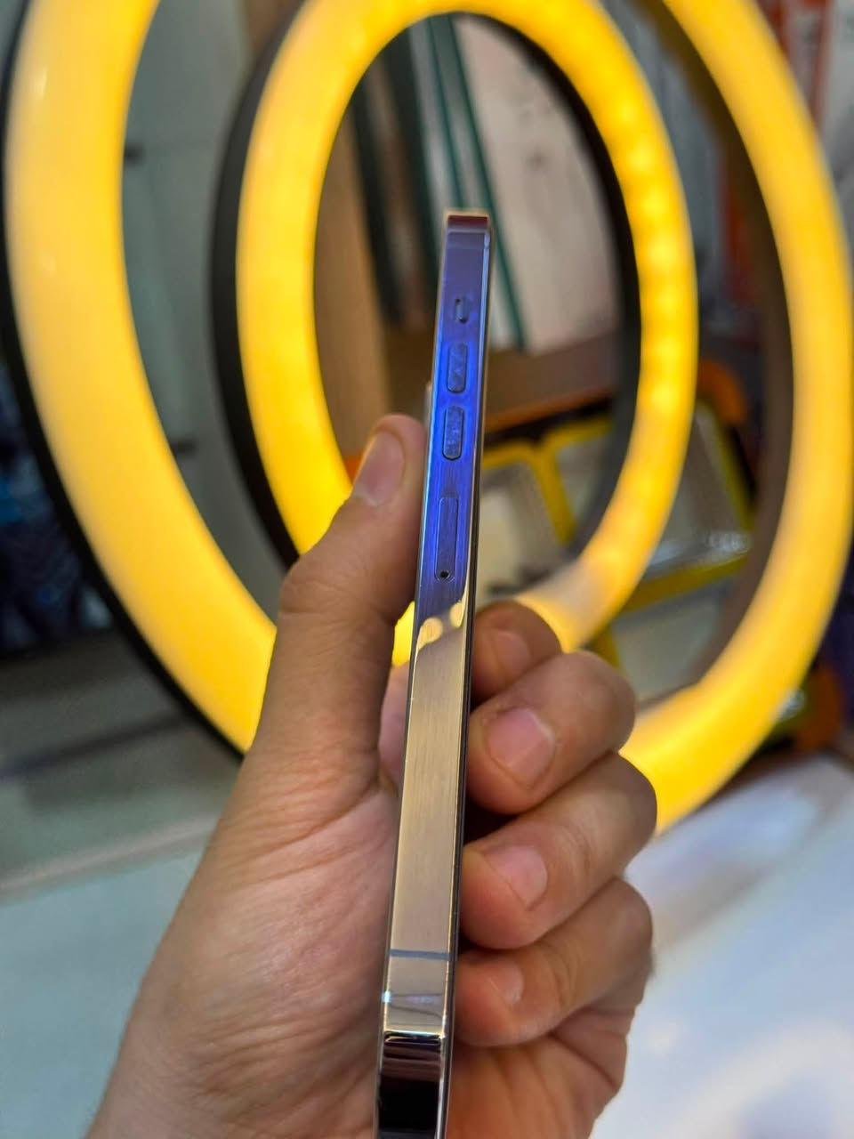 سلام عليكم جهاز 13pro max للبيع جهاز نضيف 100٪؜بطاريه ٨٣بلادي  جاز نضيف سعره ٧٢٥وبي مجال ***********مفتح وبي واتساب
