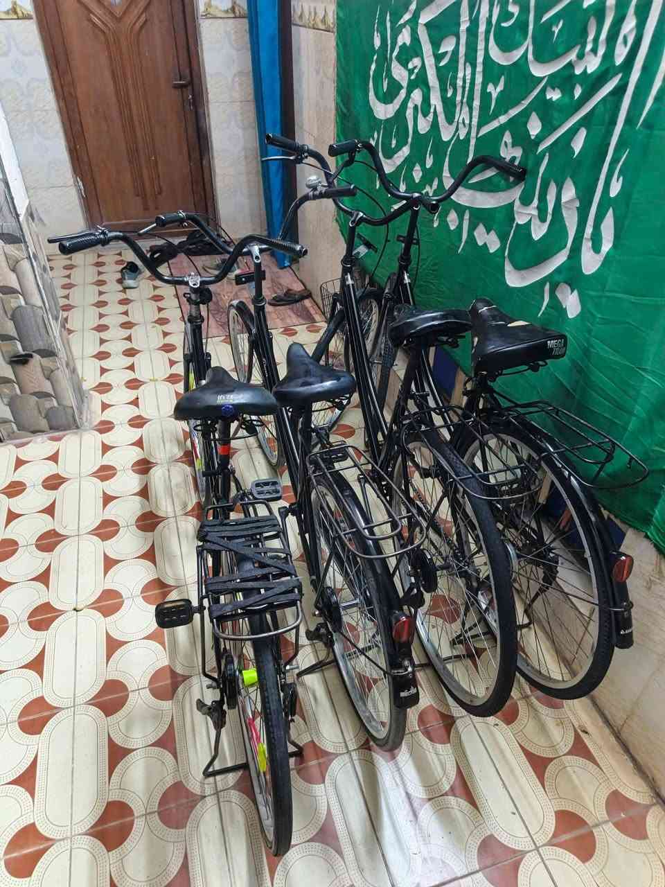 السلام عليكم بايسكلات البيع كلهن نضيفات اكو بيهن حاويه غراضهن كاملات كلهن 
كلمن وسعره مو شراي لايراسلني مكان شطره رقمي ***********واتساب
