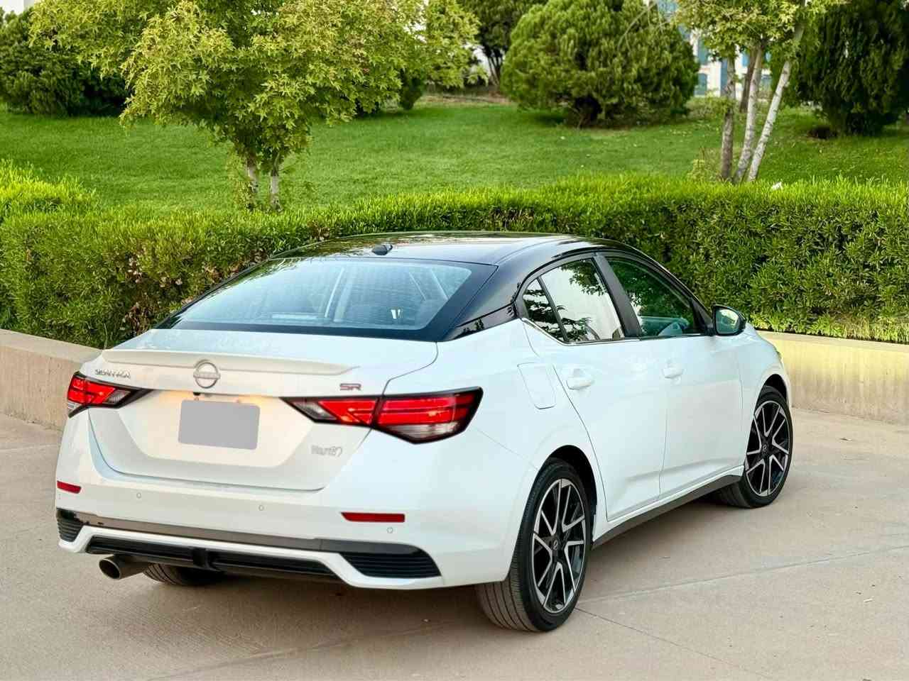 🚘 للبيع | نيسان سنترا SR 2024

Nissan Sentra SR 2024
📍 الموقع: أربيل
🔹 اللون: أبيض صدفي
🔹 الممشى: 6000 ميل فقط 
🔹 المحرك: 2.0 لتر / 2000 CC

⭐ المواصفات:

✔️ أضواء زينون
✔️ سقف أسود
✔️ بصمة أبواب + تشغيل بصمة
✔️ تشغيل عن بُعد
✔️ شاشة كبيرة مع Apple CarPlay
✔️ كاميرات + حساسات + رادارات
✔️ أوضاع قيادة ECO / NORMAL / SPORT
✔️ والعديد من الإضافات الأخرى

🔧 حالة السيارة:

✅ جاملغ أمامي صبغ وباب خلفي يمين كلير 
✅ بدون أيرباك — جميع الأيرباكات أصلية ولم تفتح

🔑 رقم الشاصي:

3N1AB8DV2RY331705

💰 السعر:
15,800$
💬 قابل للتفاوض بعد المعاينة

🔢 الترقيم:
السيارة بدون رقم
يمكن ترقيمها في أربيل / دهوك / السليمانية
💵 كلفة الرقم 1,100$ على المشتري

📍 الموقع: أربيل

📞 ***********
واتساب / اتصال / فايبر أربيل, العراق
