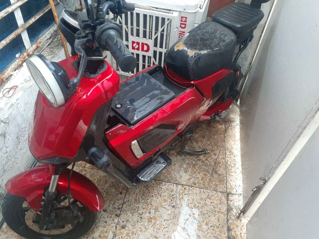 دراجه سيزر جيل السابق 
 الملف 1500 ساعة 80 حقيقي 
خلل فقط عقل سعرها 450 وبيه مجال مكاني بغداد الشعب 
على هذا الرقم +9647752855662
