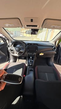 نيسان فيرسا كلييين sr  يعني فووول من الاخير  السياره بدون ضرر من امريك...