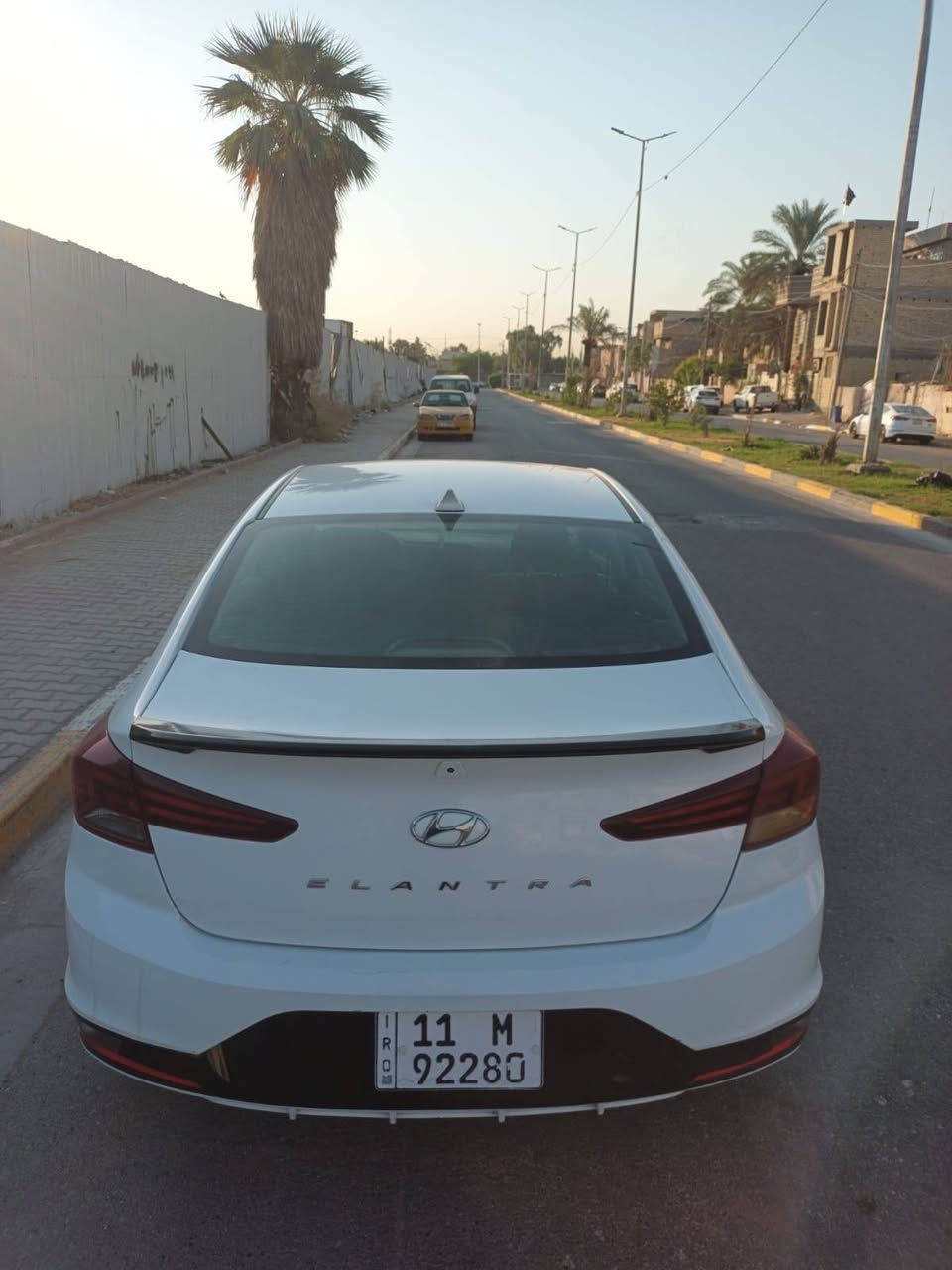 النترا 2020
لون  ابيض
رقم بغداد انكليزي دولي 
كير AT
محرك 2000 دوش
كير ومحرك مكفولات

مواصفات نصف فول
كامرة دوارة
رادار امامي خلفي

حادثهة 3 قطع
قطعتين امريكا وقطعة بالعراق 
بدون تبديل فقط جاملغ مبدل 
صور الحادث بلمنشور 

السيارة بأسمي
السعر :120 ورقة
العنوان: بغداد الحرية 
التواصل / ***********
