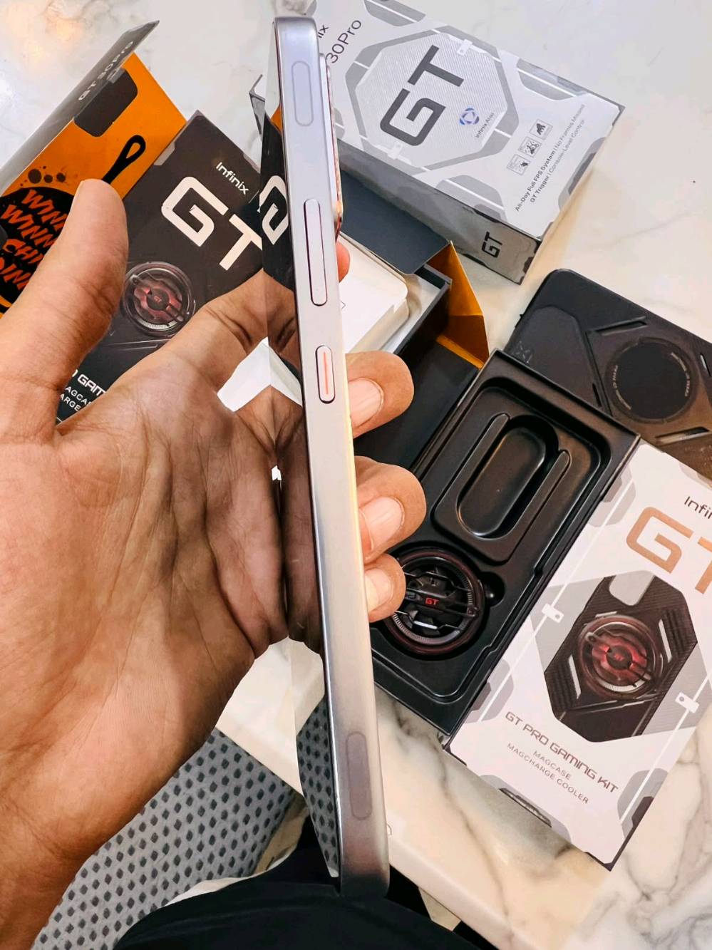 إنفينيكس GT30 برو • خط بالشاشة • ناصرية مركز