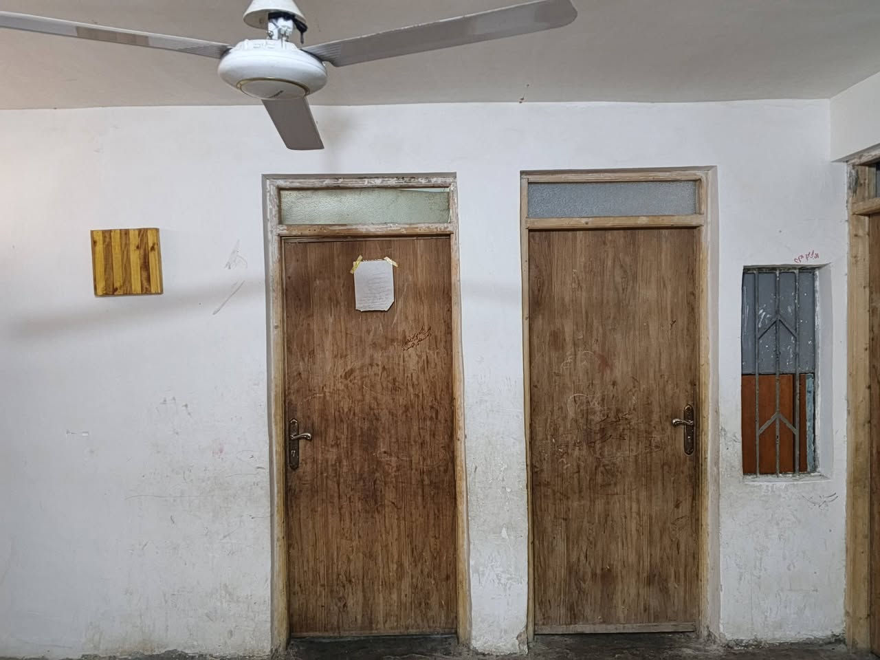 سلام عليكم بيت البيع الموقع  مدينة الصدر قطاع 49 دربونت شيخ جبار المرعب شبه ركن المساحه 144 التواصل ***********

