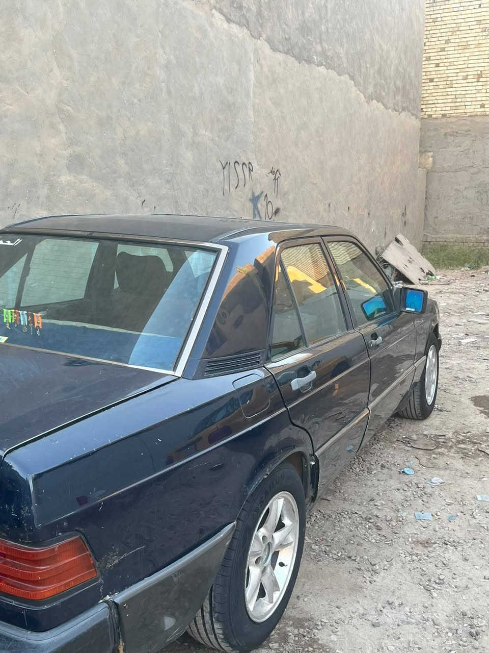 السلام عليكم مارسدس ١٩٠ موديل ٨٧ رقم بغداد صاحبها متوفي واهله موجودين ماعدهم أي اشكال لتحويل السياره محرك كابريتر كير صدر ٧٠ بالميه تخم تاير باتري كهربائيات دواخل مرتبه بيها تلحيضات مكاني بغداد رقم هاتف *********** السعر ٢٥ وبيها مجال
