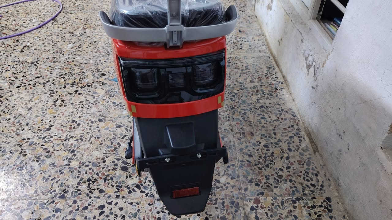 دراجة كهربائية • ما ماشيه • أحمر جذاب